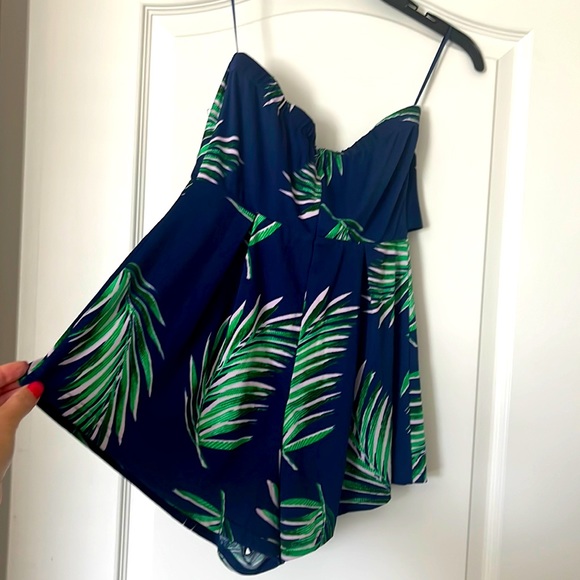 Palm Print Strapless Romper - Picture 3 of 5